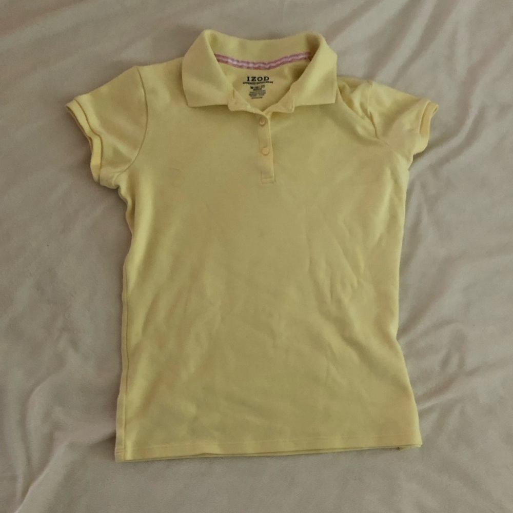 A yellow polo tee-shirt.